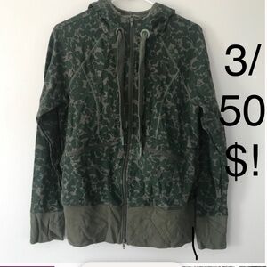 🌷NWOT Army Camo Marathon Zipper Front Hooded Jacket
